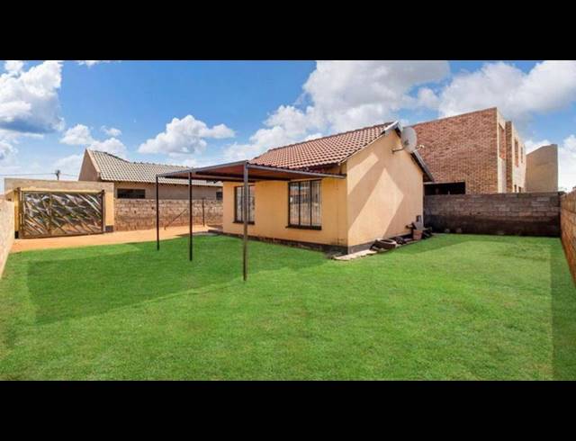 2 BEDROOM HOUSE FOR SALE IN PROTEA GLEN EXT